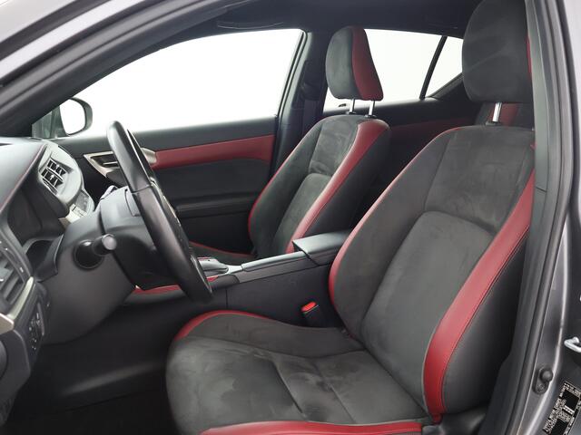 Lexus CT 200h Sport Edition Mercury Grey metallic Black/ Dark Rose stof