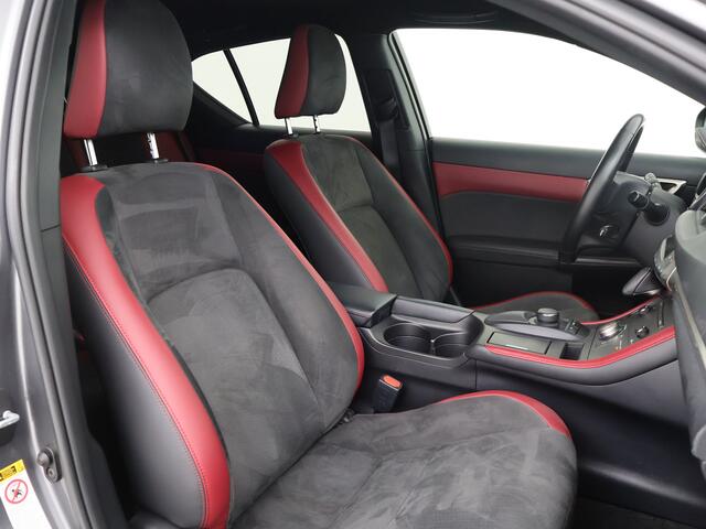 Lexus CT 200h Sport Edition Mercury Grey metallic Black/ Dark Rose stof