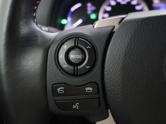 Lexus CT 200h Sport Edition Mercury Grey metallic Black/ Dark Rose stof