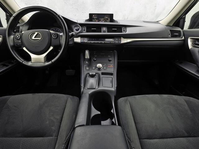 Lexus CT 200h Business Launch Edition Automaat (NAVIGATIE, CAMERA, ALCANTARA, SPORTSTOELEN, KEYLESS, ADAPTIVE CRUISE, NIEUWSTAAT)