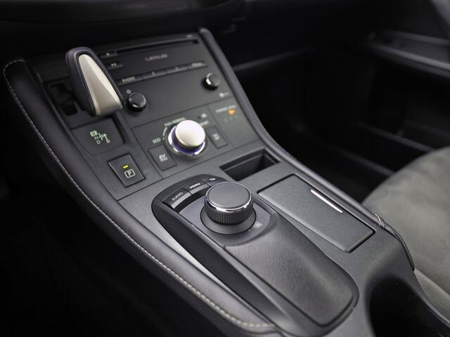 Lexus CT 200h Business Launch Edition Automaat (NAVIGATIE, CAMERA, ALCANTARA, SPORTSTOELEN, KEYLESS, ADAPTIVE CRUISE, NIEUWSTAAT)