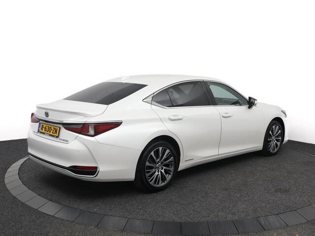 Lexus Es 300h Preference Line | Stuurwielverwarming | Blind Spot Monitor | 18 Inch Lichtmetalen velgen | DAB+