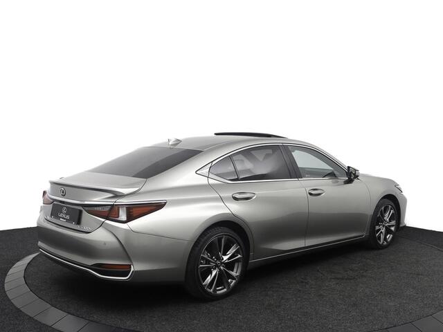 Lexus Es 300h Business Line | 19 Inch Lichtmetalen velgen | Apple Carplay | Stuurwielverwarming