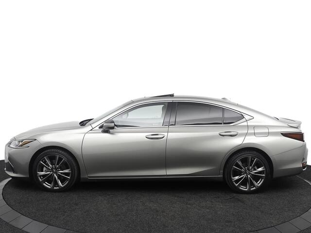Lexus Es 300h Business Line | 19 Inch Lichtmetalen velgen | Apple Carplay | Stuurwielverwarming