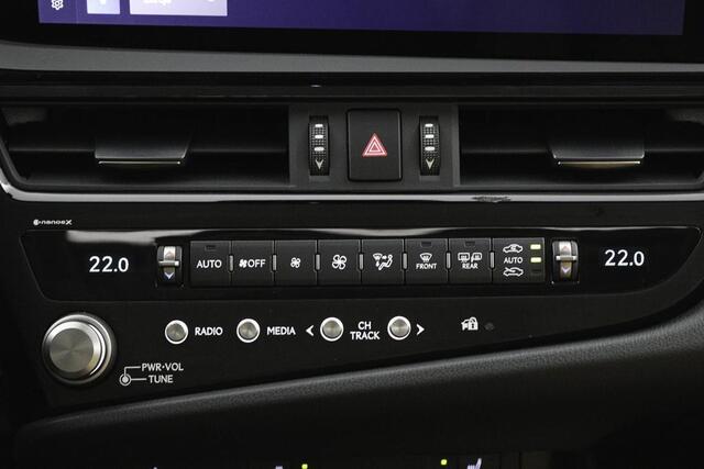 Lexus Es 300h Business Line | 19 Inch Lichtmetalen velgen | Apple Carplay | Stuurwielverwarming