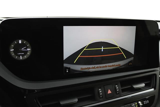 Lexus Es 300h Business Line | 19 Inch Lichtmetalen velgen | Apple Carplay | Stuurwielverwarming