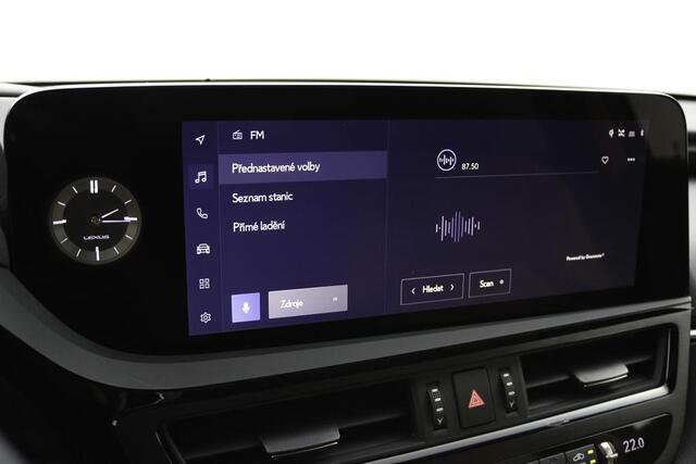 Lexus Es 300h Business Line | 19 Inch Lichtmetalen velgen | Apple Carplay | Stuurwielverwarming