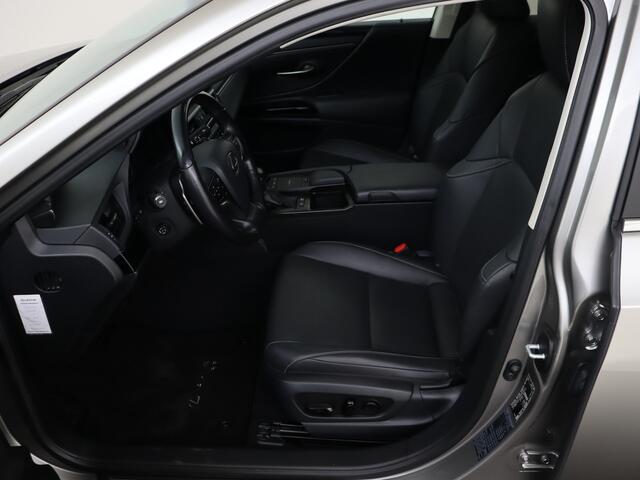 Lexus Es 300h Preference Line | Sunroof | Elektrische Stoelen | Apple Carplay & Android Auto |