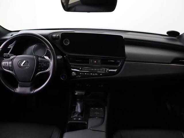 Lexus Es 300h Preference Line | Sunroof | Elektrische Stoelen | Apple Carplay & Android Auto |