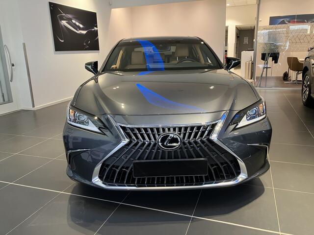 Lexus Es 300h 35th Edition | UIT VOORRAAD LEVERBAAR IN DE KLEUREN SONIC GREY EN GRAPHITE BLACK METALLIC |