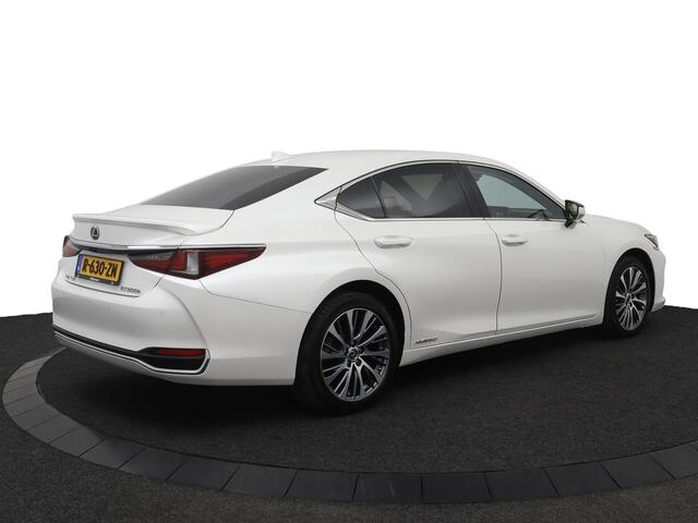 Lexus Es 300h Preference Line | Schuif-/kanteldak | Lederen bekleding | 18 Inch Lichtmetalen velgen | Blind Spot Monitor