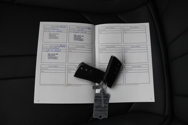Lexus Es 300h F Sport Line | Mark Levinson | Adaptive Variable Suspension | Blade Scan Koplampen | Head-Up Display