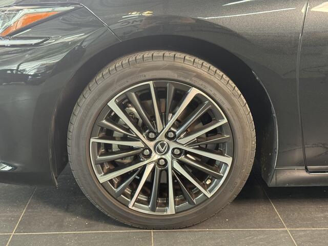 Lexus Es 300h 35th Edition | Elektrische bestuurdersstoel | Stoel/Stuurverwarming | Lederen bekleding | Glazen schuifdak |