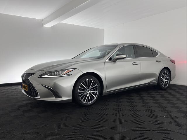 Lexus Es 300h Business Line (INCL-BTW) Aut. *PANO | LEATHER | FULL-LED | ADAPTIVE-CRUISE | BLINDSPOT | KEYLESS | CAMERA | HEATED-COMFORTSEATS | NAVI-FULLMAP | PRIVACY-GLASS | SHIFTPADDLES | ECC | PDC | 18''ALU* – foto 3