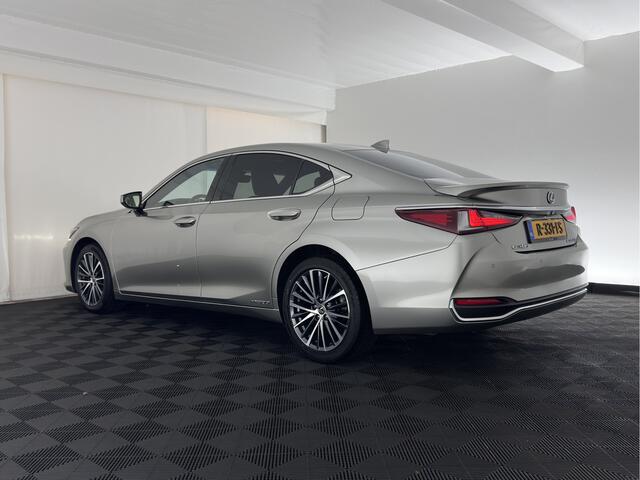 Lexus Es 300h Business Line (INCL-BTW) Aut. *PANO | LEATHER | FULL-LED | ADAPTIVE-CRUISE | BLINDSPOT | KEYLESS | CAMERA | HEATED-COMFORTSEATS | NAVI-FULLMAP | PRIVACY-GLASS | SHIFTPADDLES | ECC | PDC | 18''ALU* – foto 4