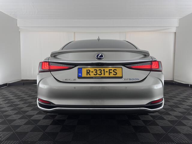Lexus Es 300h Business Line (INCL-BTW) Aut. *PANO | LEATHER | FULL-LED | ADAPTIVE-CRUISE | BLINDSPOT | KEYLESS | CAMERA | HEATED-COMFORTSEATS | NAVI-FULLMAP | PRIVACY-GLASS | SHIFTPADDLES | ECC | PDC | 18''ALU* – foto 5