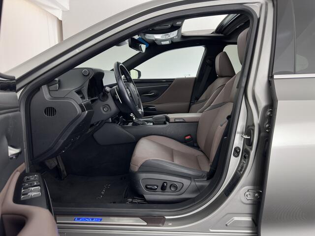 Lexus Es 300h Business Line (INCL-BTW) Aut. *PANO | LEATHER | FULL-LED | ADAPTIVE-CRUISE | BLINDSPOT | KEYLESS | CAMERA | HEATED-COMFORTSEATS | NAVI-FULLMAP | PRIVACY-GLASS | SHIFTPADDLES | ECC | PDC | 18''ALU* – foto 8