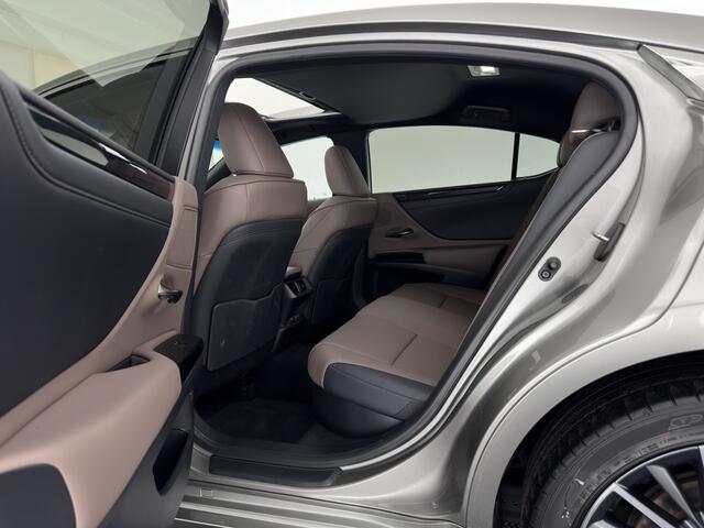 Lexus Es 300h Business Line (INCL-BTW) Aut. *PANO | LEATHER | FULL-LED | ADAPTIVE-CRUISE | BLINDSPOT | KEYLESS | CAMERA | HEATED-COMFORTSEATS | NAVI-FULLMAP | PRIVACY-GLASS | SHIFTPADDLES | ECC | PDC | 18''ALU* – foto 9