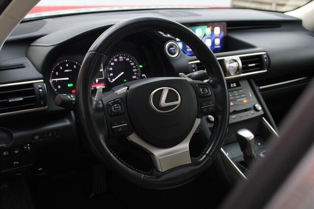 Lexus IS 300h Hybrid Business Line Pro Apple Carplay/Android Auto, Parkeersensoren Voor en Achter, Achteruitrijcamera, Navigatie