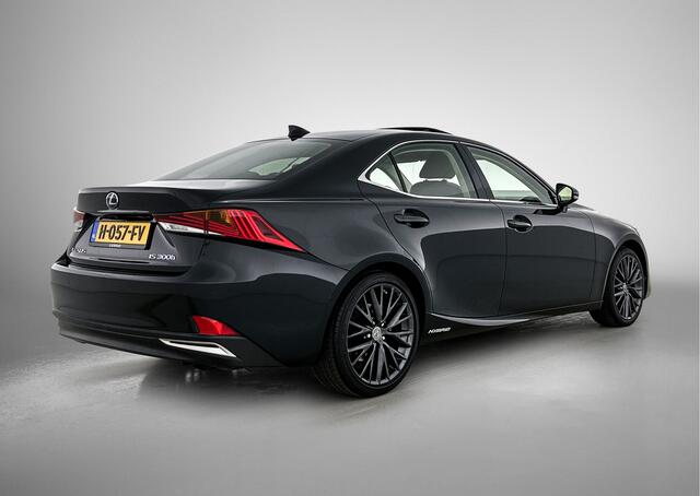 Lexus IS 300h Hybrid Luxury Line