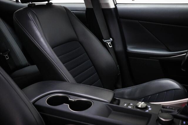 Lexus IS 300h Hybrid Business Line | SCHUIFDAK | SAFETY PACK | NAVIGATIE | CAMERA