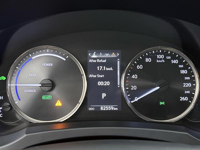Lexus IS 300h Hybrid Business Line | Afneembare Trekhaak | Parkeersensoren | Stoelverwarming |