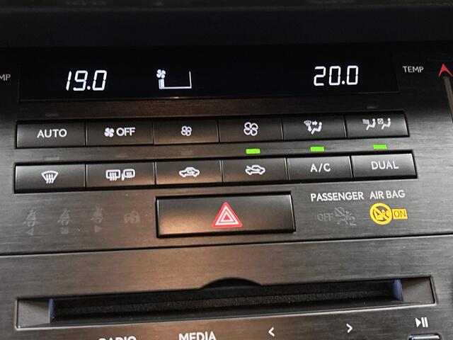 Lexus IS 300h Hybrid Business Line | Afneembare Trekhaak | Parkeersensoren | Stoelverwarming |
