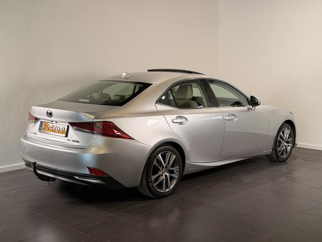 Lexus IS 300h Hybrid Business Line | Trekhaak | Parkeersensoren voor - en achter | Schuif - / kanteldak |