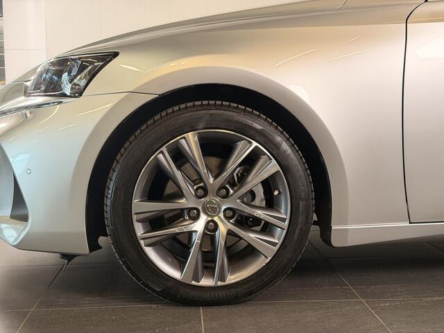 Lexus IS 300h Hybrid Business Line | Trekhaak | Parkeersensoren voor - en achter | Schuif - / kanteldak |