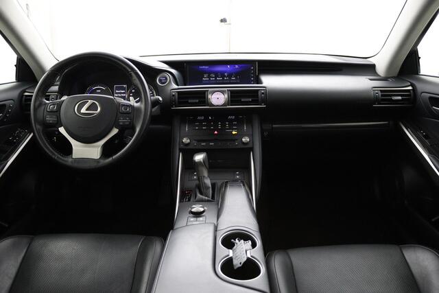 Lexus IS 300h Hybrid Luxury Line | 1e eigenaar! | Schuif-/kanteldak | Adaptive Cruise Control | Lane Assist