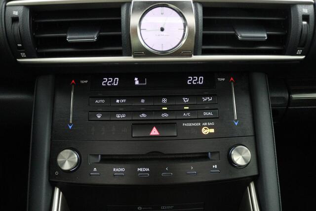 Lexus IS 300h Hybrid Luxury Line | 1e eigenaar! | Schuif-/kanteldak | Adaptive Cruise Control | Lane Assist