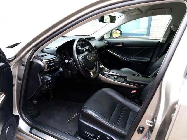 Lexus IS 300h Hybrid Luxury Line | Mark Levinson | Stoelventilatie | Matrix LED