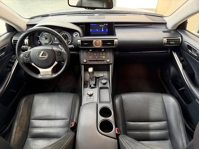 Lexus IS 300h Business Line, 180Pk, 2017, 2de eigenaar, Volledig leder, Dealer onderhouden, Stoelverwarming, Elektrische stoelen, Climate control, Camera, Navigatie,