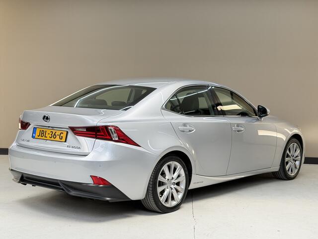 Lexus IS 300h Business Line, 180Pk, 2017, 2de eigenaar, Volledig leder, Dealer onderhouden, Stoelverwarming, Elektrische stoelen, Climate control, Camera, Navigatie,