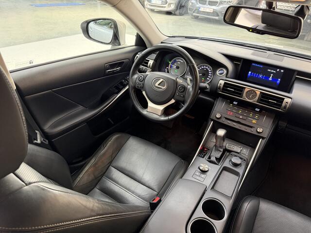 Lexus IS 300h Business Line, 180Pk, 2017, 2de eigenaar, Volledig leder, Dealer onderhouden, Stoelverwarming, Elektrische stoelen, Climate control, Camera, Navigatie,