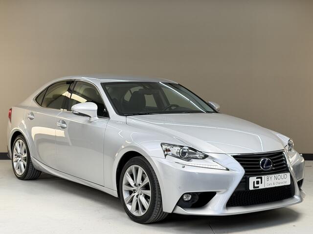 Lexus IS 300h Business Line, 180Pk, 2017, 2de eigenaar, Volledig leder, Dealer onderhouden, Stoelverwarming, Elektrische stoelen, Climate control, Camera, Navigatie,