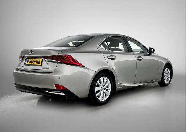 Lexus IS 300h Hybrid | Navigatie | PDC | Halfleder | Dealer onderhouden |