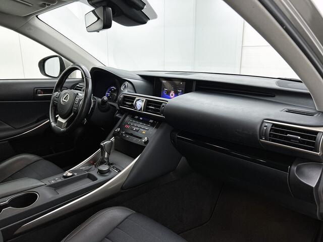 Lexus IS 300h Hybrid | Navigatie | PDC | Halfleder | Dealer onderhouden |