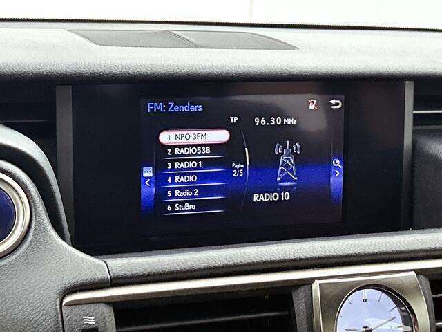Lexus IS 300h Hybrid | Navigatie | PDC | Halfleder | Dealer onderhouden |