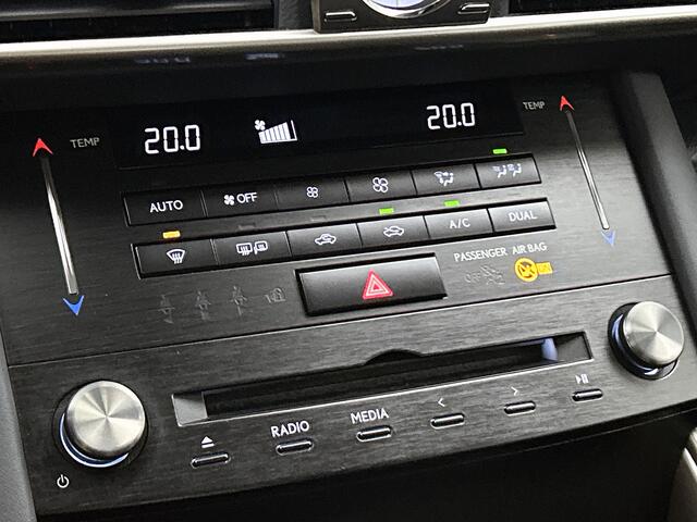Lexus IS 300h Hybrid | Navigatie | PDC | Halfleder | Dealer onderhouden |