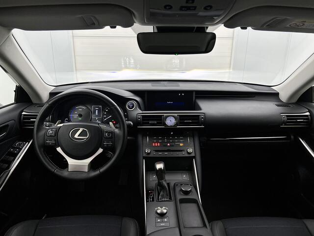 Lexus IS 300h Hybrid Business Line | Safety-Pack | Cruise Control Adaptive | Navigatie | Stoelverwarming | Parkeersensoren achter | Achteruitrijcamera | 16" Velgen