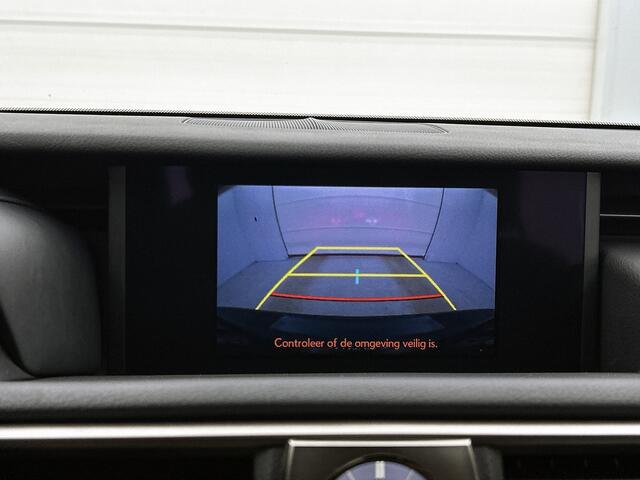 Lexus IS 300h Hybrid Business Line | Safety-Pack | Cruise Control Adaptive | Navigatie | Stoelverwarming | Parkeersensoren achter | Achteruitrijcamera | 16" Velgen
