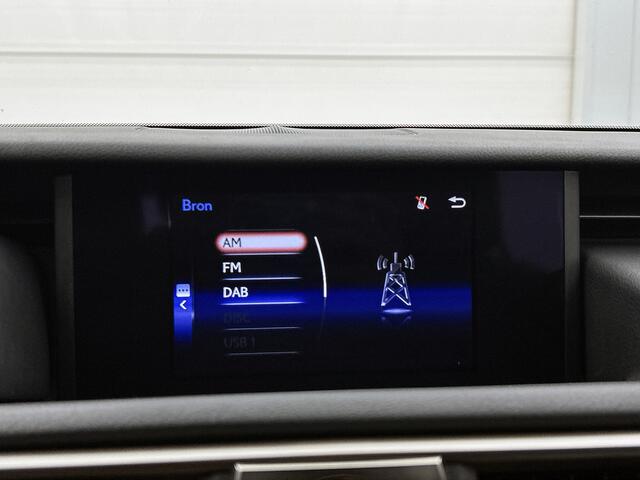 Lexus IS 300h Hybrid Business Line | Safety-Pack | Cruise Control Adaptive | Navigatie | Stoelverwarming | Parkeersensoren achter | Achteruitrijcamera | 16" Velgen
