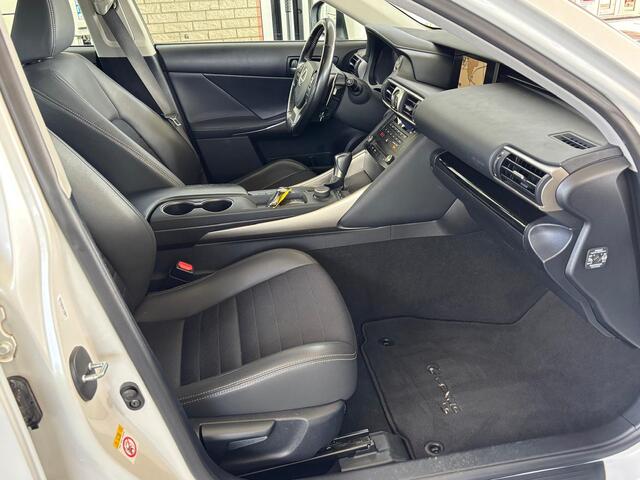 Lexus IS 300h Hybrid Business Line | Navi | Clima | NAP | Orig. NL |