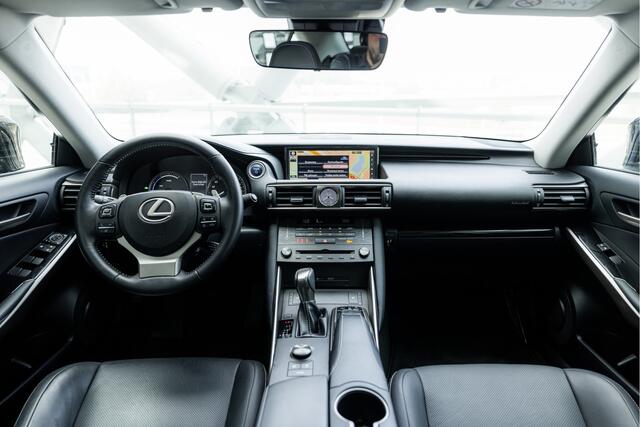 Lexus IS 300h Hybrid Business Line Limited | Schuifdak | Navigatie | Stoelverwarming |