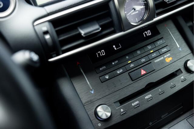 Lexus IS 300h Hybrid Business Line Limited | Schuifdak | Navigatie | Stoelverwarming |