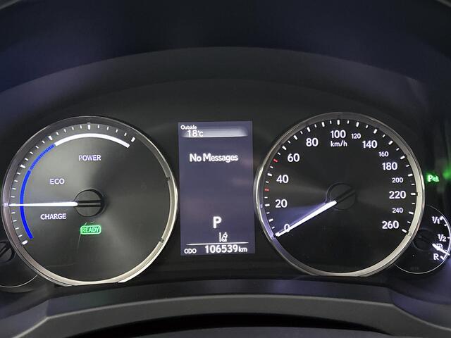 Lexus IS 300h Business Line | Safety Pack | Adaptive Cruise Control | Lane Assist | Stoelverwarming | Parkeersensoren voor+achter | Lederen bekleding | Navigatie | achteruitrijcamera |