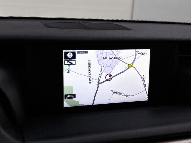 Lexus IS 300h Business Line | Safety Pack | Adaptive Cruise Control | Lane Assist | Stoelverwarming | Parkeersensoren voor+achter | Lederen bekleding | Navigatie | achteruitrijcamera |