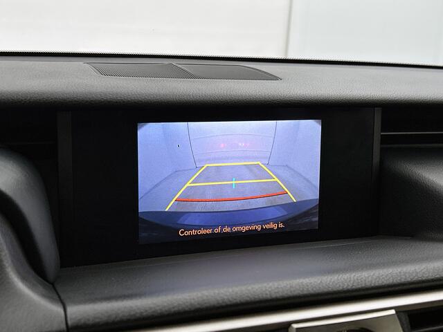 Lexus IS 300h Business Line | Safety Pack | Adaptive Cruise Control | Lane Assist | Stoelverwarming | Parkeersensoren voor+achter | Lederen bekleding | Navigatie | achteruitrijcamera |