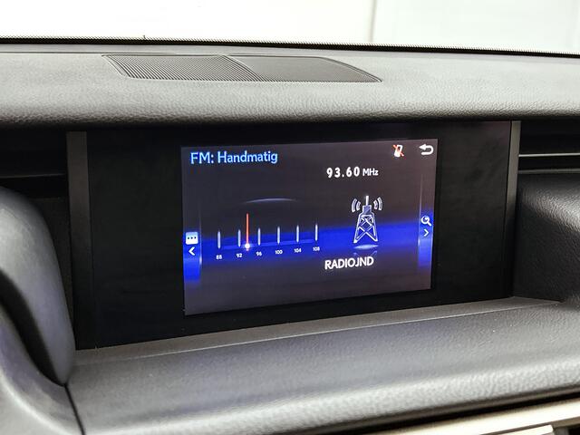 Lexus IS 300h Business Line | Safety Pack | Adaptive Cruise Control | Lane Assist | Stoelverwarming | Parkeersensoren voor+achter | Lederen bekleding | Navigatie | achteruitrijcamera |